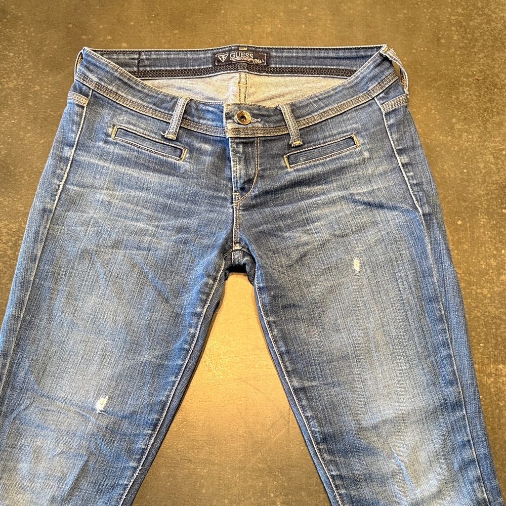 Guess Women's Denim Skinny Jeans. Low Rise